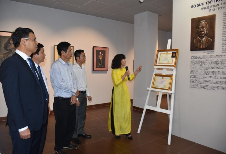 Khai mạc triển lãm bộ sưu tập tranh độc đáo “Houei” -0