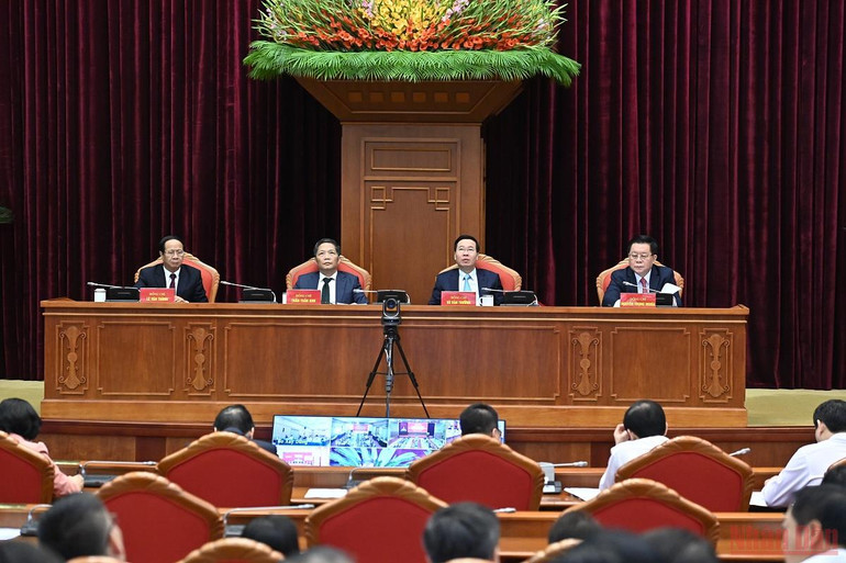 Các đồng chí lãnh đạo Đảng, Nhà nước chủ trì Hội nghị. Hình ảnh Hội nghị quán triệt và triển khai thực hiện Nghị quyết của Bộ Chính trị -2