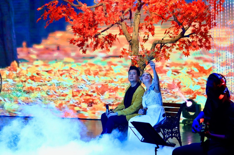 20 ca khúc quen thuộc đã được ca sĩ Quang Dũng gửi tặng khán giả thủ đô. Ngọt ngào đêm liveshow “Mùa thu cho em” -0