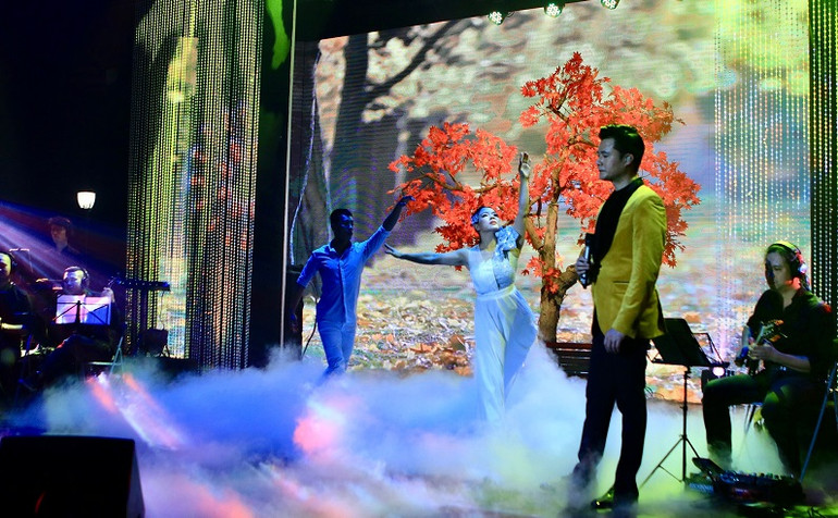 Quang Dũng hội ngộ khán giả thủ đô trong đêm nhạc “Mùa thu cho em” ảnh 1 Ngọt ngào đêm liveshow “Mùa thu cho em” -0