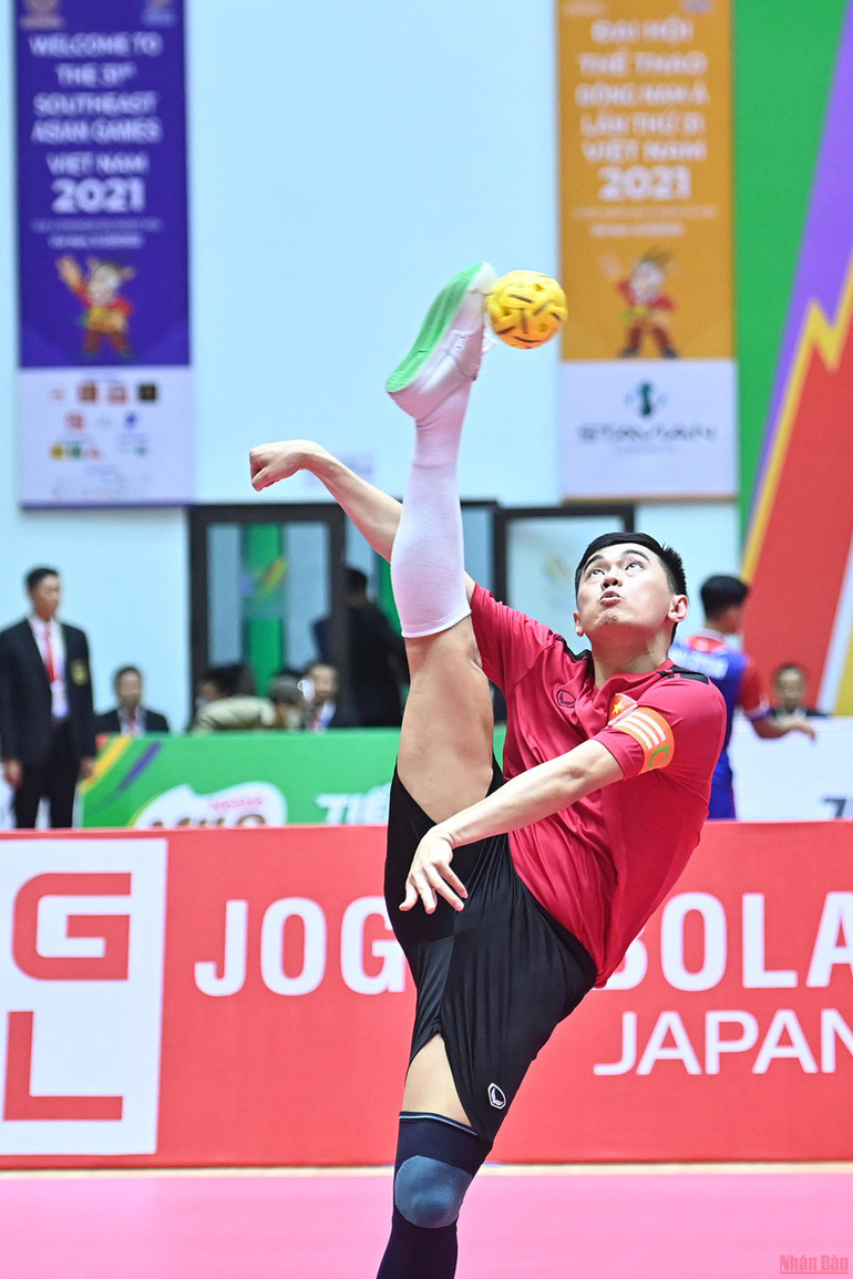 Tại SEA Games 31, đội tuyển cầu mây nam Việt Nam tham gia thi đấu với 12 vận động viên. Những pha bóng đẹp môn Cầu mây trong trận đấu đồng đội 3 người nam giữa Việt Nam và Campuchia -0