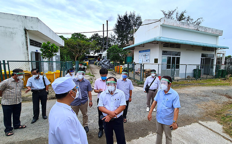 Ùn ứ rác y tế ở Cà Mau -0