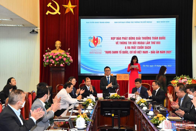 Hình ảnh: Họp báo phát động Giải thưởng toàn quốc về thông tin đối ngoại lần thứ VIII và ra mắt cuốn sách “Rạng danh Tổ quốc, Cơ đồ Việt Nam - Dấu ấn 2021” -0