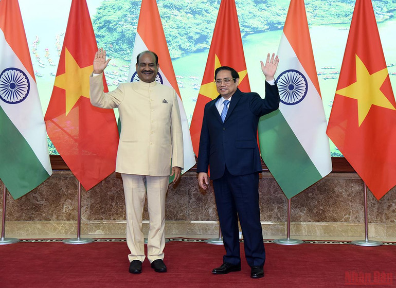 Thủ tướng Phạm Minh Chính tiếp Chủ tịch Hạ viện Ấn Độ Om Birla -0