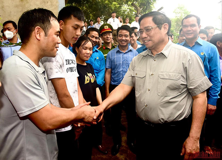 Thủ tướng Phạm Minh Chính thăm công nhân ở khu công nghiệp tỉnh Bắc Giang -0