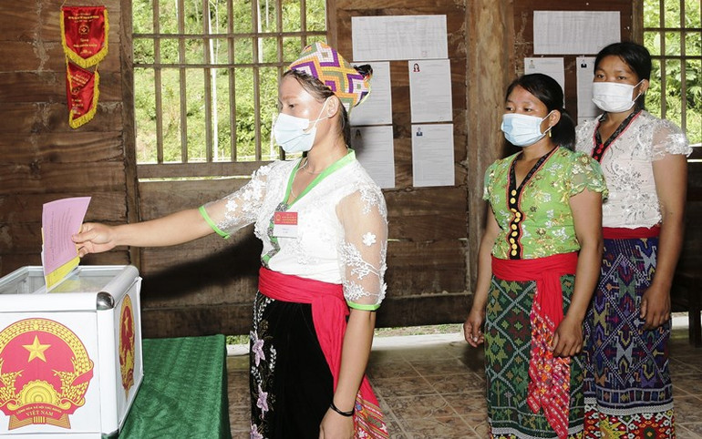 Bầu cử sớm ở miền tây Nghệ An (ghép) -0