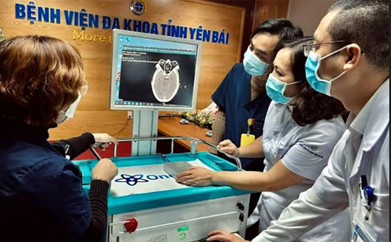 Vận hành hệ thống hội chẩn khám bệnh từ xa tại bệnh viện Đa khoa tỉnh Yên Bái. Sổ tay đảng viên trong chuyển đổi số ở Yên Bái -0