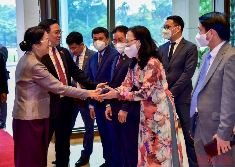 Hình ảnh Chủ tịch Quốc hội Vương Đình Huệ tiếp Phó Chủ tịch nước Lào Pany Yathotou -0