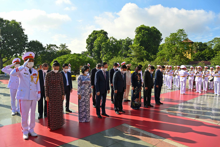 Lãnh đạo Đảng, Nhà nước dâng hương tưởng niệm các Anh hùng liệt sĩ -0
