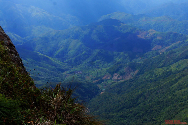 Theo dấu chân đoàn quân Tây Tiến, chinh phục đỉnh Pha Luông mùa lá phong -0
