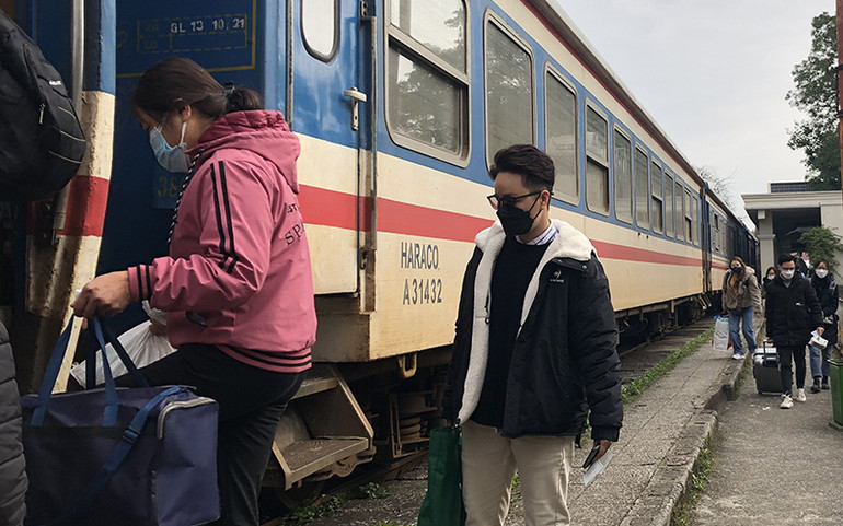 Hành trình qua những ga nhỏ -0