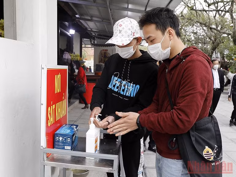 Chùa Hương trước ngày đón khách chính thức -8