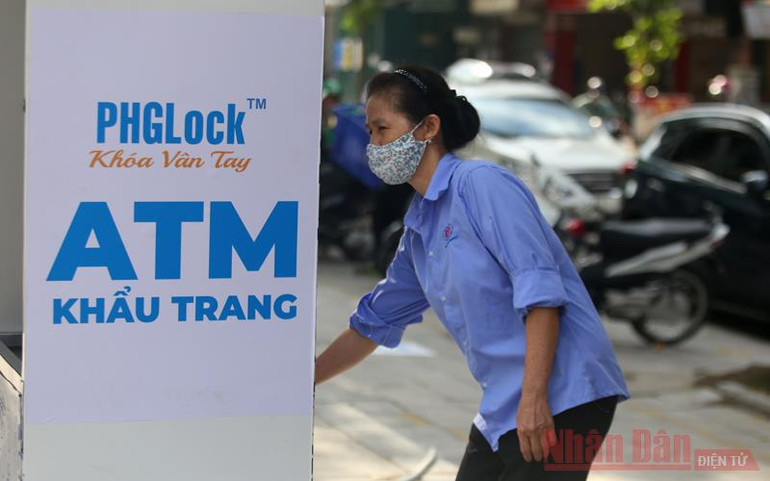 Trao tặng hơn 170 nghìn khẩu trang y tế, chung tay đẩy lùi đại dịch -0