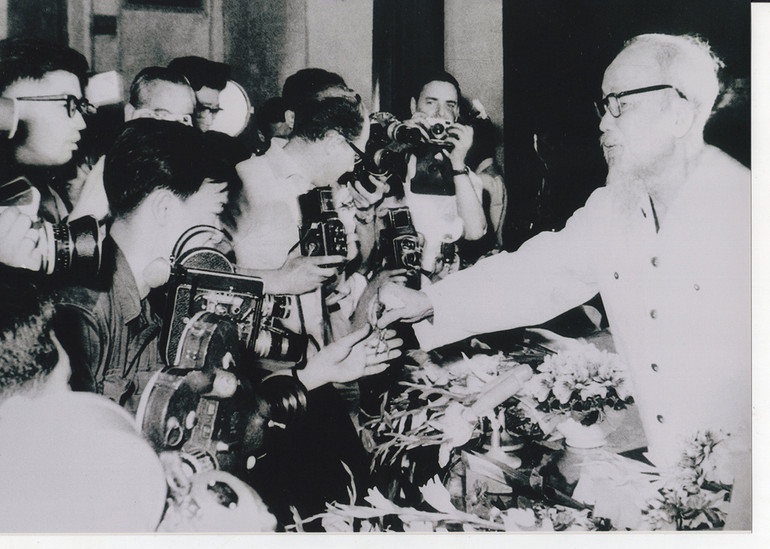 Chủ tịch Hồ Chí Minh với người làm báo Việt Nam và bạn bè quốc tế -0