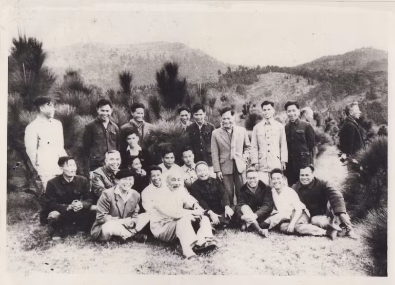 Chủ tịch Hồ Chí Minh với người làm báo Việt Nam và bạn bè quốc tế -0