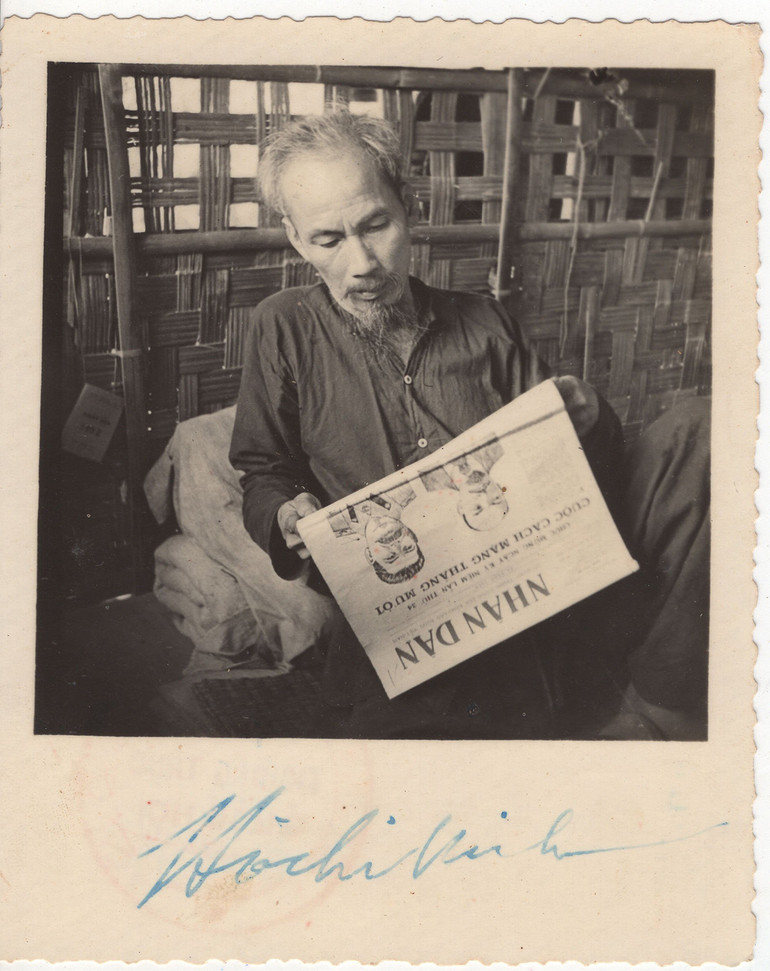 Chủ tịch Hồ Chí Minh với người làm báo Việt Nam và bạn bè quốc tế -0