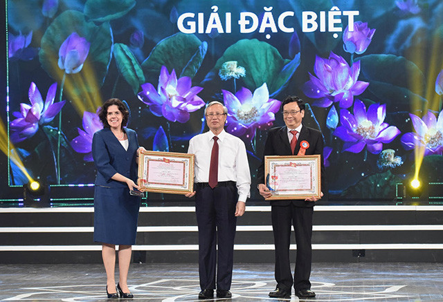 Trao Giải thưởng sáng tác, quảng bá tác phẩm văn học, nghệ thuật, báo chí về chủ đề “Học tập và làm theo tư tưởng, đạo đức, phong cách Hồ Chí Minh” ảnh 7