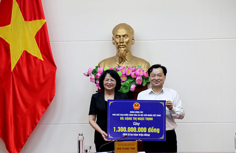 Phó Chủ tịch nước Đặng Thị Ngọc Thịnh trao tặng Quỹ Bảo trợ trẻ em tỉnh Bình Thuận 1,3 tỷ đồng. Phó Chủ tịch nước Đặng Thị Ngọc Thịnh thăm và làm việc tại tỉnh Bình Thuận -0