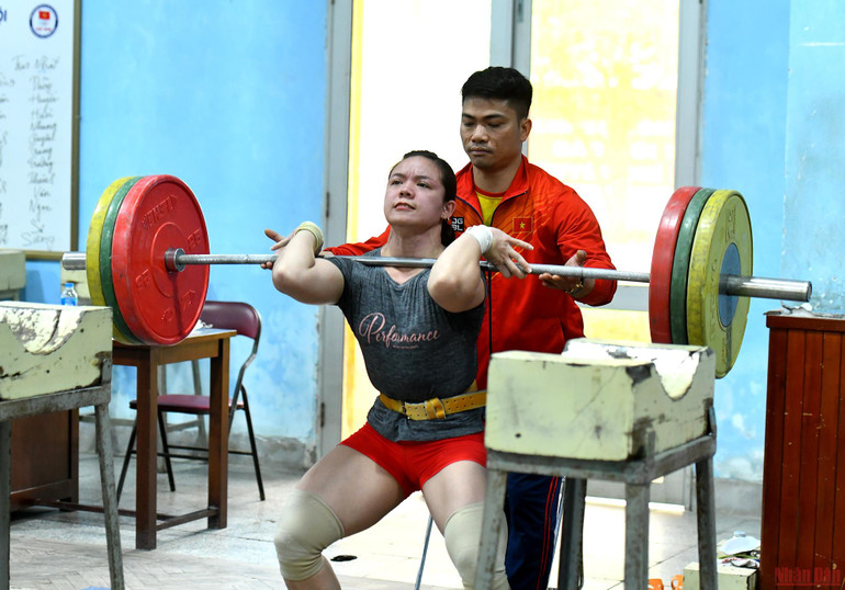 Đô cử Việt Nam tập luyện, quyết tâm giành vàng trên sân nhà -0