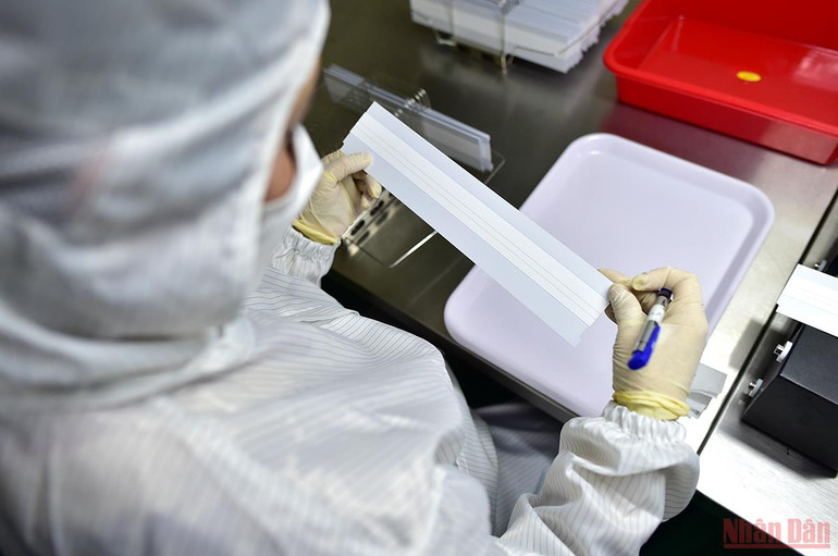 Cận cảnh quy trình sản xuất kit Test nhanh kháng nguyên SARS-CoV-2 “Made in Viet Nam” -0