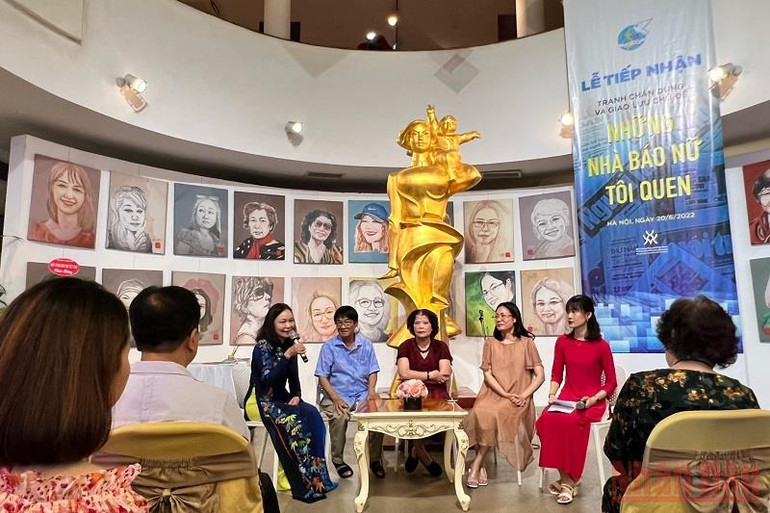 Bảo tàng Phụ nữ Việt Nam tiếp nhận bộ tranh chân dung nhà báo nữ -0