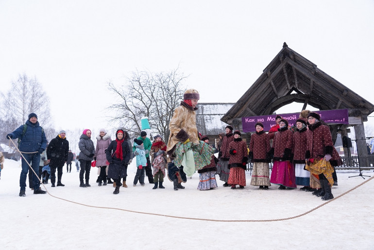 Người Nga tưng bừng tiễn mùa đông -0