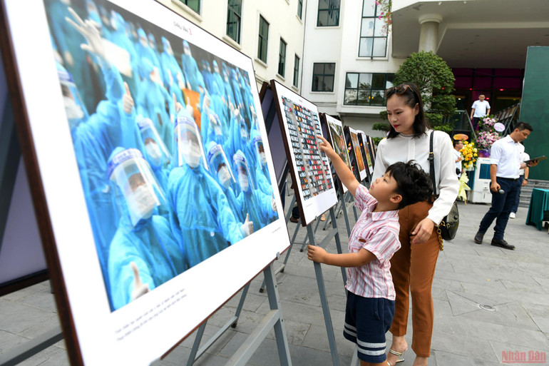 Lễ khai mạc triển lãm ảnh báo chí 