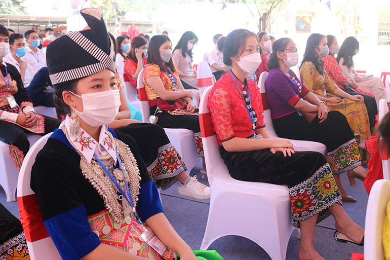 Các thầy, trò Trường Trung học phổ thông Kỳ Sơn dự lễ khởi động xây dựng nhà trường. Khởi động xây dựng Trường Trung học phổ thông Kỳ Sơn -0
