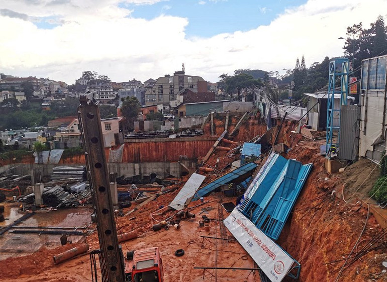 Khẩn cấp gia cố khu vực sạt lở trên tuyến đường cửa ngõ vào Đà Lạt -0