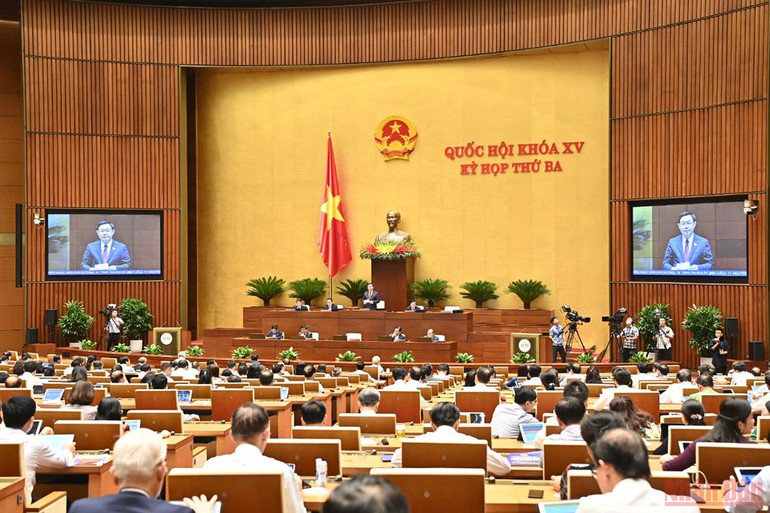 Phát biểu tại phiên khai mạc, Chủ tịch Quốc hội Vương Đình Huệ đề nghị các đại biểu Quốc hội, các Bộ trưởng, trưởng ngành nêu cao tinh thần trách nhiệm, bám sát hiện thực khách quan, lắng nghe hơi thở cuộc sống để bảo đảm phiên chất vấn diễn ra sôi nổi, thực chất, xây dựng và có hiệu quả cao nhất, đồng thời tiết kiệm và sử dụng tối đa thời gian Kỳ họp dành cho hoạt động chất vấn và trả lời chất vấn. Quốc hội bước vào phiên chất vấn và trả lời chất vấn với nhiều câu hỏi, vấn đề được cử tri quan tâm -0