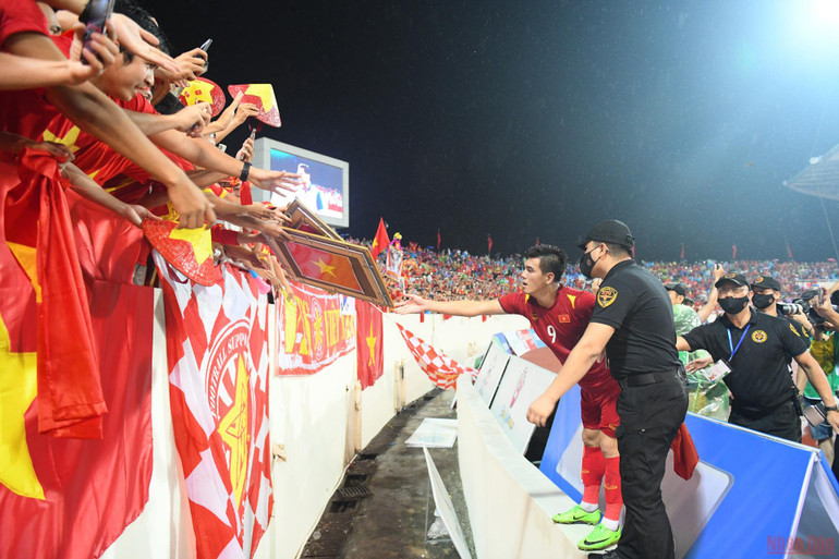 Khoảnh khắc tuyệt vời tại lễ trao Huy chương Vàng bóng đá nam SEA Games 31 -0