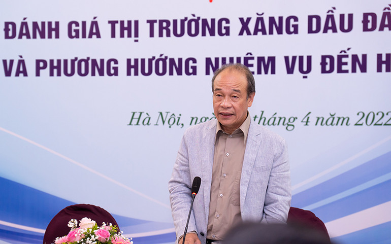 Ông Bùi Ngọc Bảo - Chủ tịch Hiệp hội Xăng dầu Việt Nam trình bày Báo cáo của Hiệp hội. Bảo hiểm giá - công cụ hữu ích cho doanh nghiệp kinh doanh xăng dầu -0