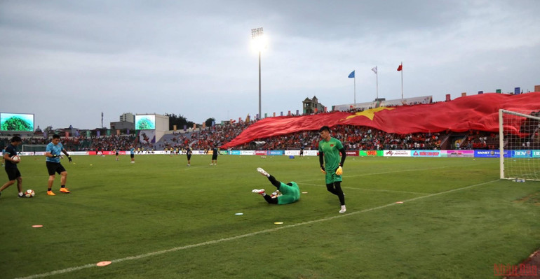 Hai đội chuẩn bị ra sân -0