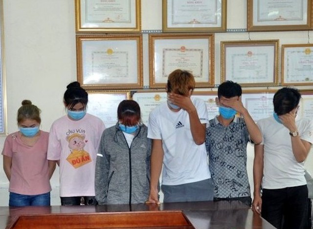 Sáu đối tượng sử dụng ma tuý, bóng cười tại quán karaoke -0