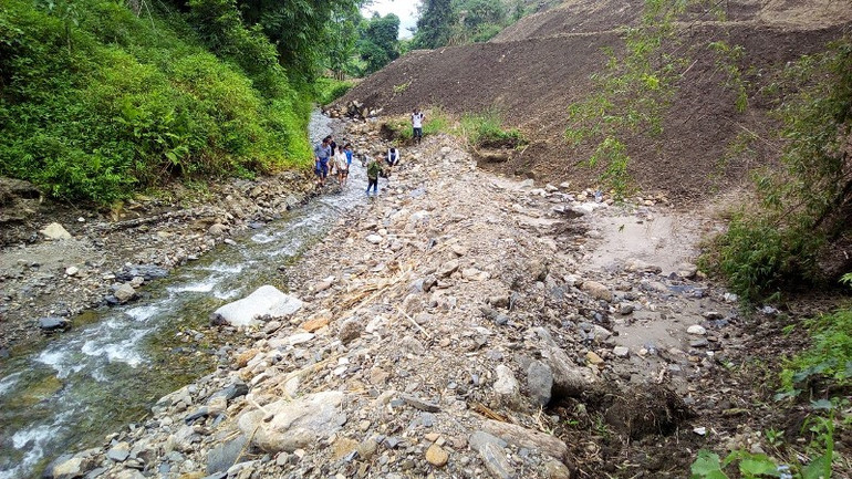 Chậm khắc phục sạt lở, dân lĩnh đủ -0