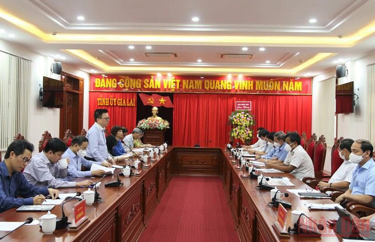 Quang cảnh buổi làm việc giữa Đoàn công tác Báo Nhân Dân và Tỉnh ủy Gia Lai. Đoàn công tác Báo Nhân Dân làm việc tại tỉnh Gia Lai -0