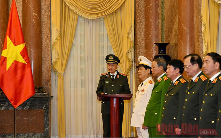 Bộ trưởng Công an Tô Lâm phát biểu ý kiến tại buổi lễ. Tổng Bí thư, Chủ tịch nước Nguyễn Phú Trọng trao Quyết định thăng quân hàm Thượng tướng cho Thứ trưởng Công an -0