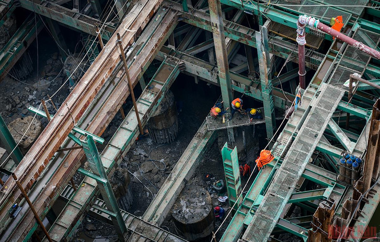 Đẩy nhanh tiến độ thi công cầu Vĩnh Tuy 2 trong năm 2022 -0