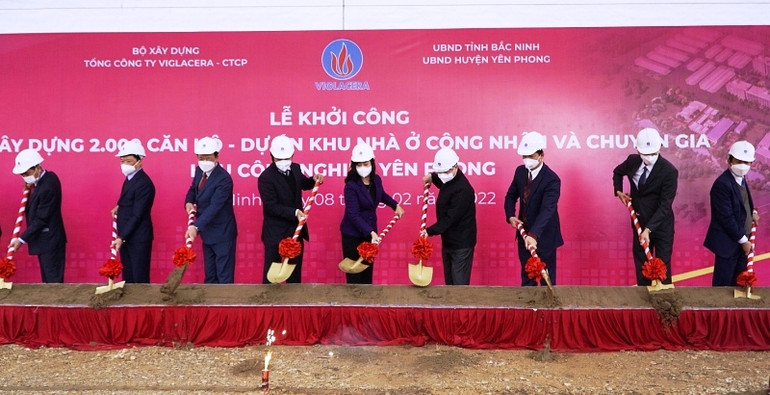 Các đại biểu dự lễ khởi công xây dựng Dự án khu nhà ở công nhân, chuyên gia Khu công nghiệp Yên Phong, tỉnh Bắc Ninh. Khởi công xây dựng Khu công nghiệp Thuận Thành I và khu nhà ở công nhân tại Bắc Ninh -0