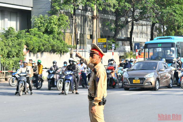 Người dân trở lại Thủ đô sau kỳ nghỉ lễ -5