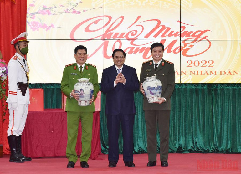 Thủ tướng thăm, chúc Tết 2 đơn vị Bộ Công an -0