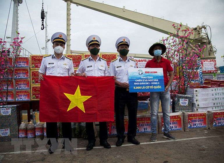 Mang hương vị Tết đất liền ra các 