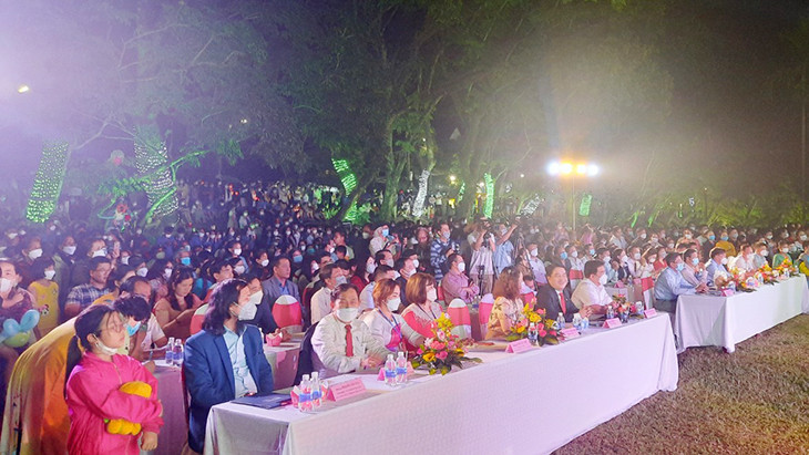 Lễ hội “Tam Kỳ - mùa hoa sưa” thu hút đông đảo người dân và du khách -0