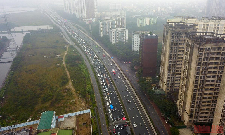 Người dân các tỉnh đội mưa đổ về Hà Nội ngày cuối kỳ nghỉ Tết Nguyên đán Nhâm Dần -0