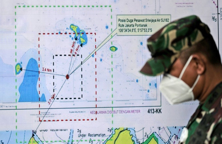 Vụ rơi máy bay tại Indonesia: Chuyển hai túi chứa các phần thi thể tới bệnh viện -0