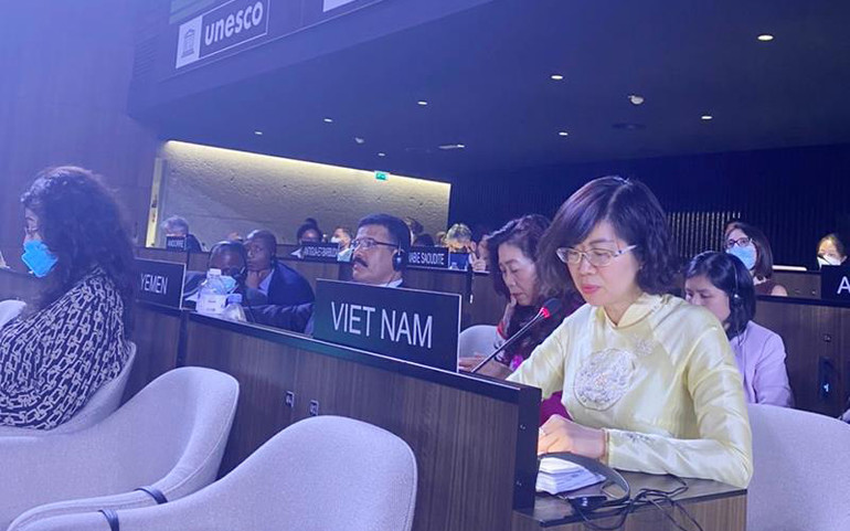 Đại sứ, Trưởng Phái đoàn thường trực Việt Nam bên cạnh UNESCO, Lê Thị Hồng Vân phát biểu tại phiên họp ngày 6/7. Việt Nam được đánh giá cao về bảo vệ di sản văn hóa phi vật thể -0