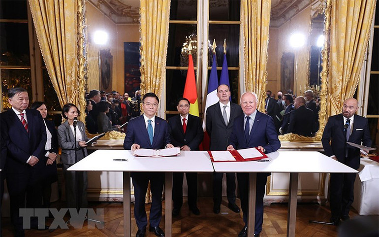 Thủ tướng Việt Nam và Pháp chứng kiến lễ ký các văn kiện hợp tác -0
