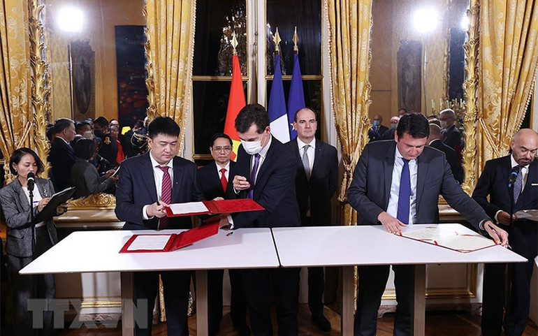 Thủ tướng Việt Nam và Pháp chứng kiến lễ ký các văn kiện hợp tác -0
