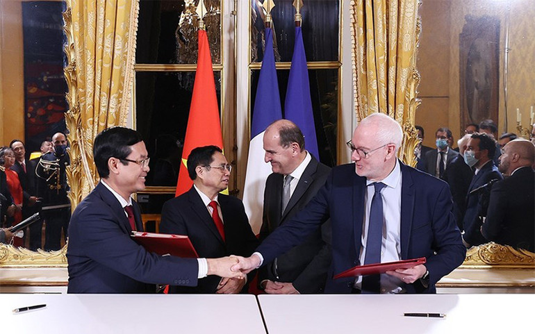 Thủ tướng Việt Nam và Pháp chứng kiến lễ ký các văn kiện hợp tác -0