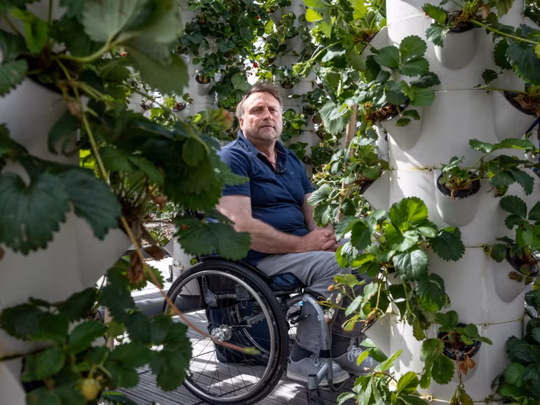 Bên trong nông trại đô thị trên mái nhà lớn nhất thế giới -0